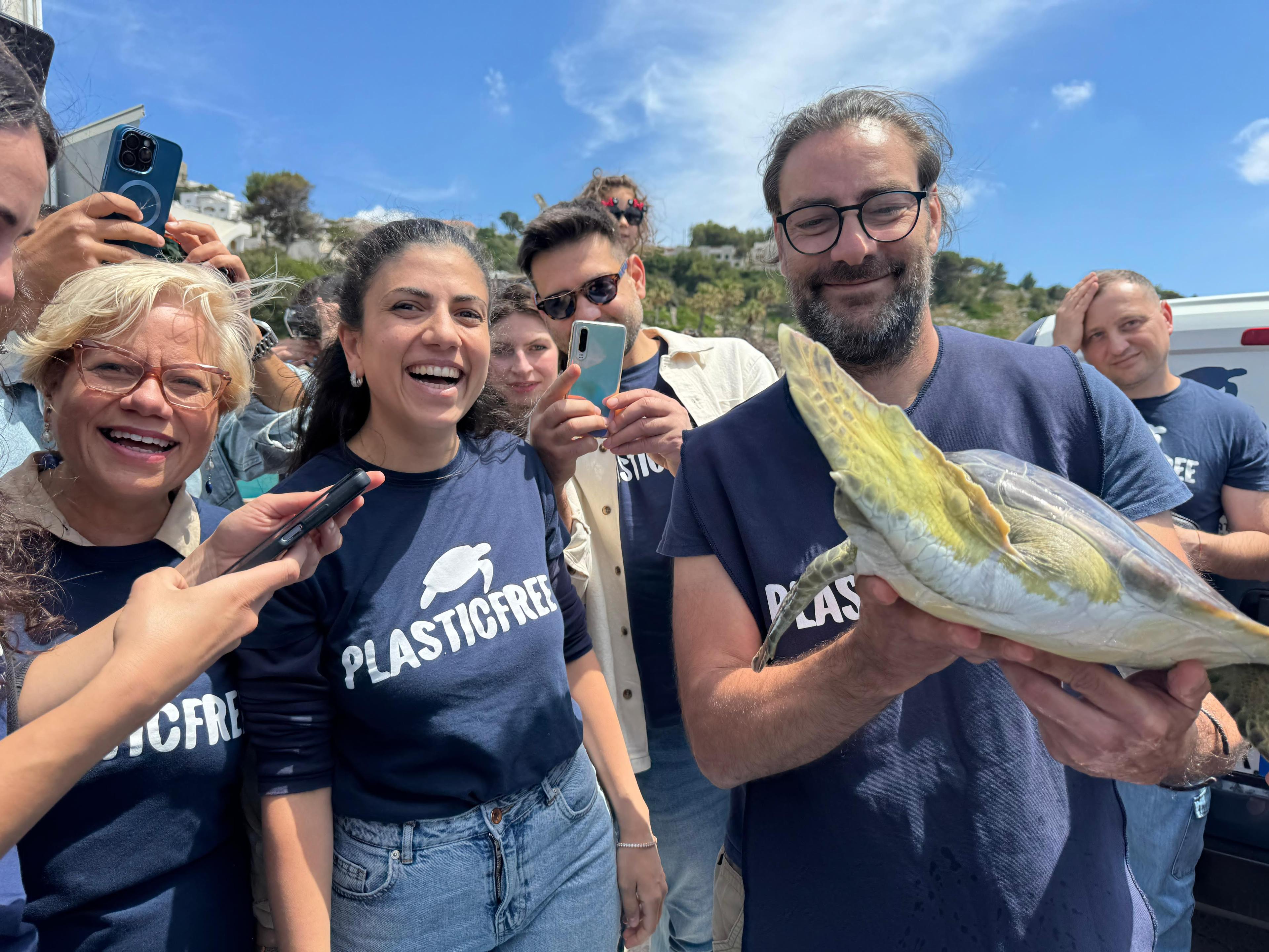 A Castro (LE) tornano in mare quattro tartarughe salvate da Plastic Free Onlus