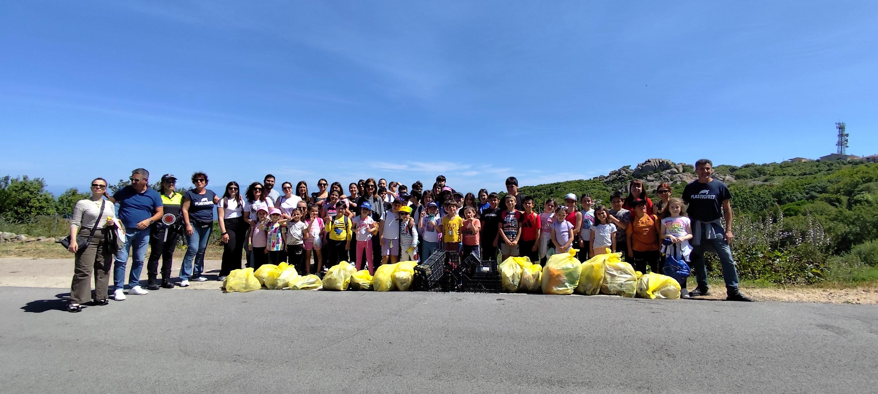 Ad Aglientu (SS) i bambini protagonisti della giornata Plastic Free: pulizia, consapevolezza e un albero per il futuro