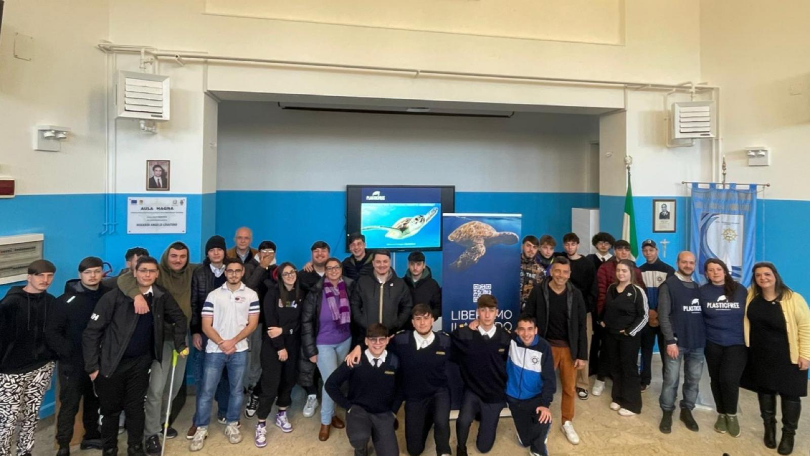 Plastic Free incontra 24 ragazzi del Nautico di Catania