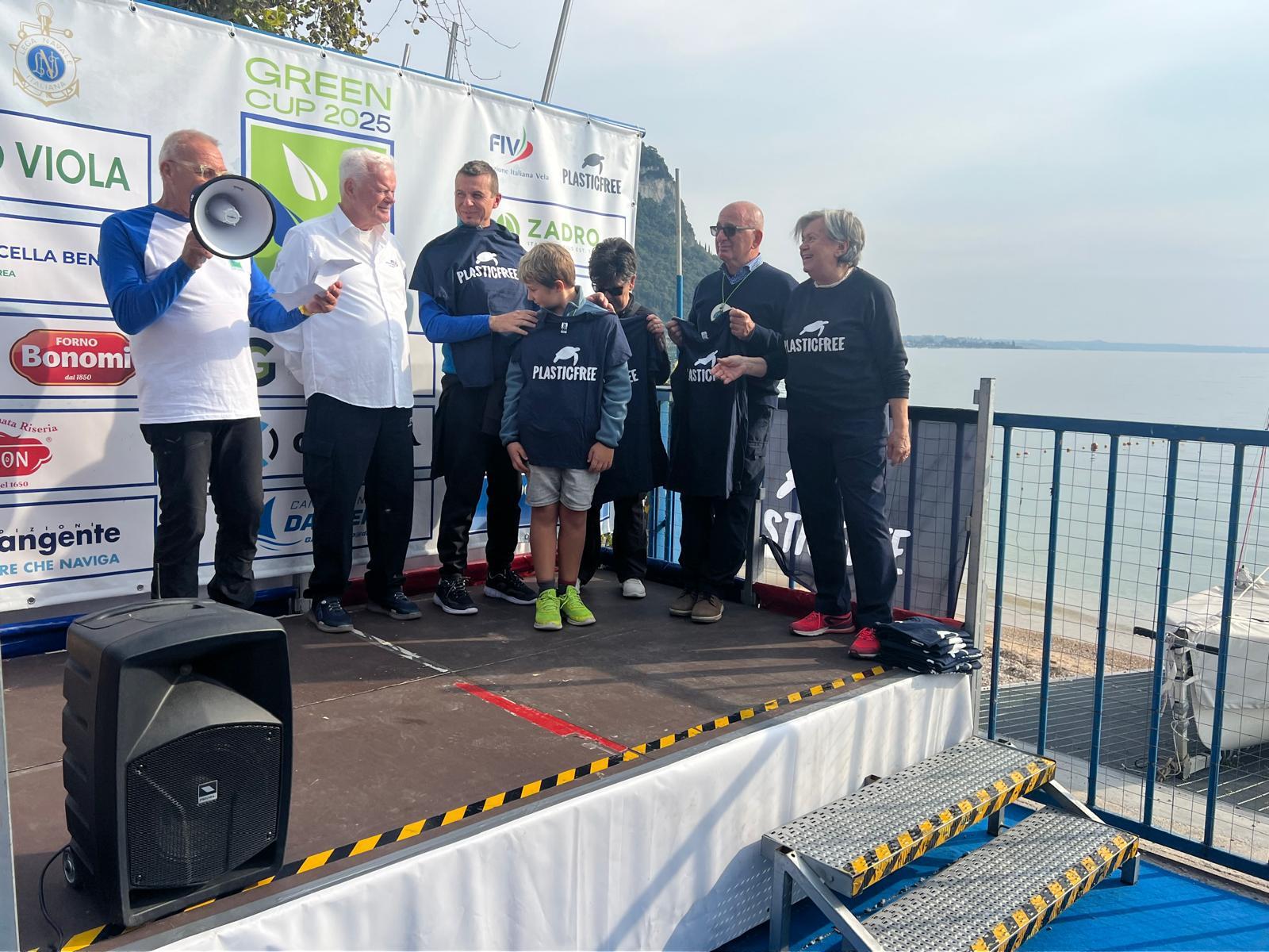 Vela e sostenibilità insieme al Lago di Garda: Plastic Free protagonista alla regata della Lega Navale