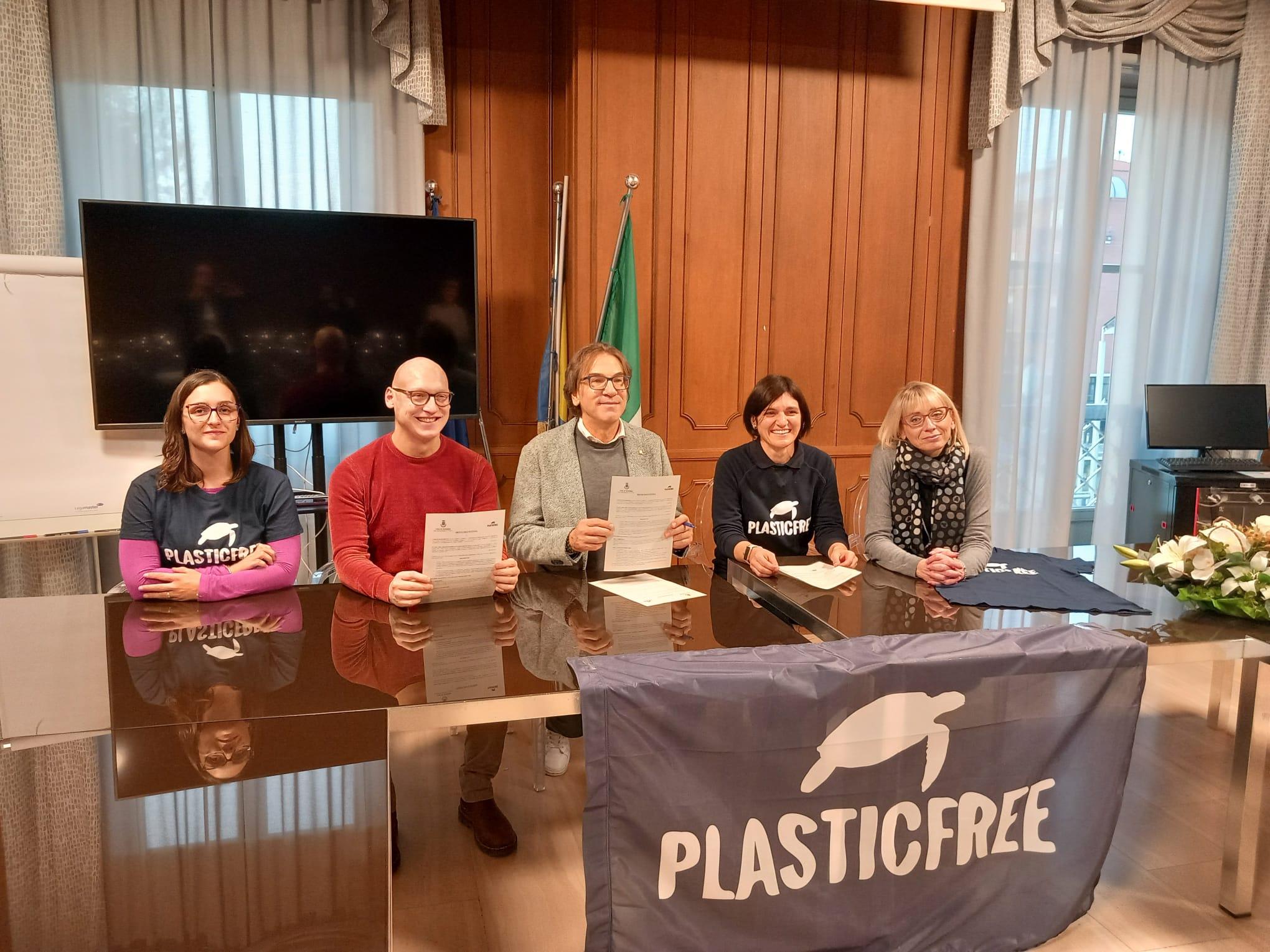 Nichelino (TO) firma con Plastic Free: parte il percorso per diventare Comune Plastic Free