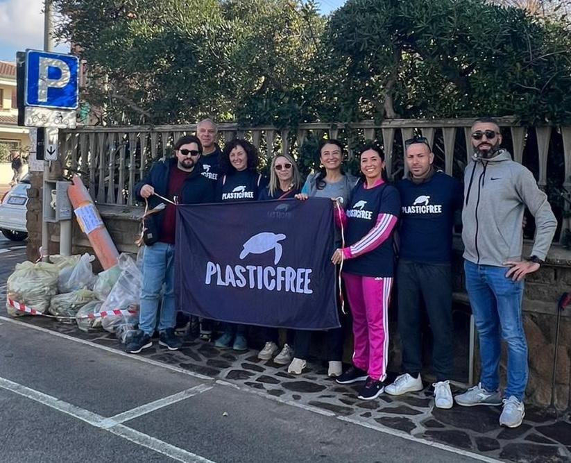 Il litorale di Torvaianica a Pomezia (RM) torna a brillare grazie ai volontari Plastic Free