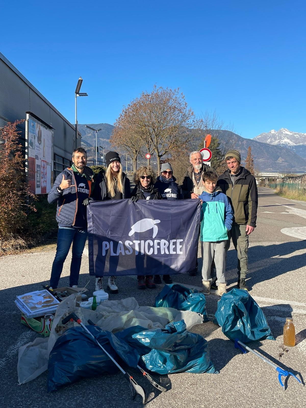 A Gargazzone (BZ) la prima pulizia ambientale con Plastic Free: Raccolti 18 kg di rifiuti e 1.500 mozziconi