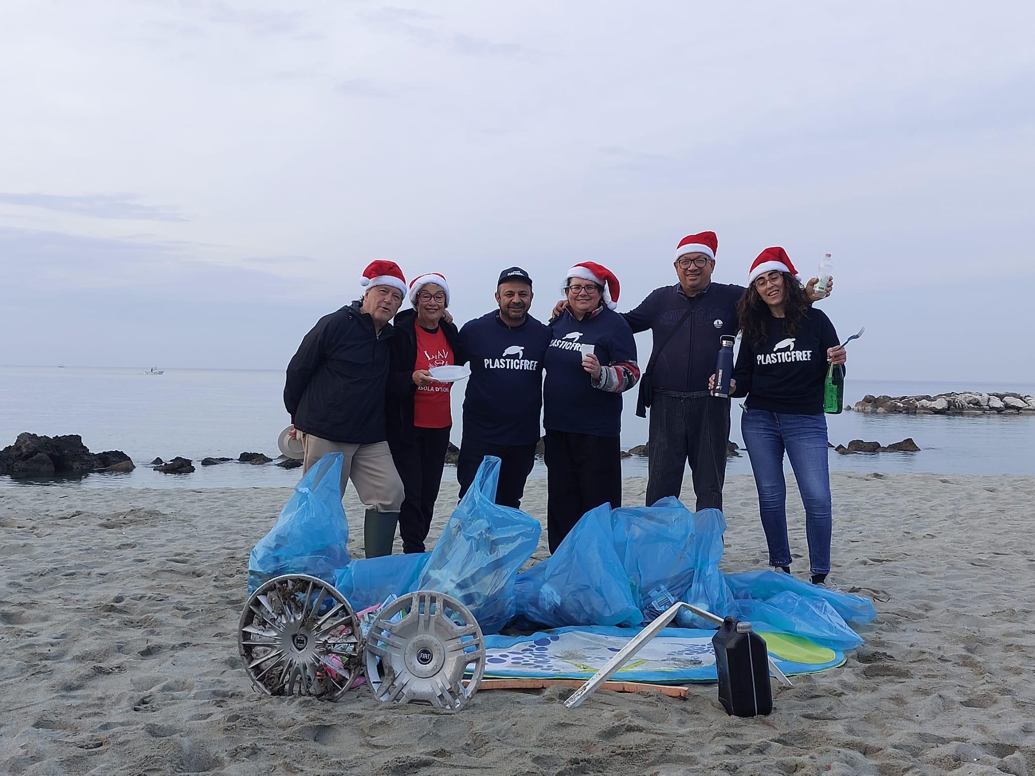Piccoli gesti e grande impegno a Forio (NA): Rimossi 60 kg di plastica e rifiuti