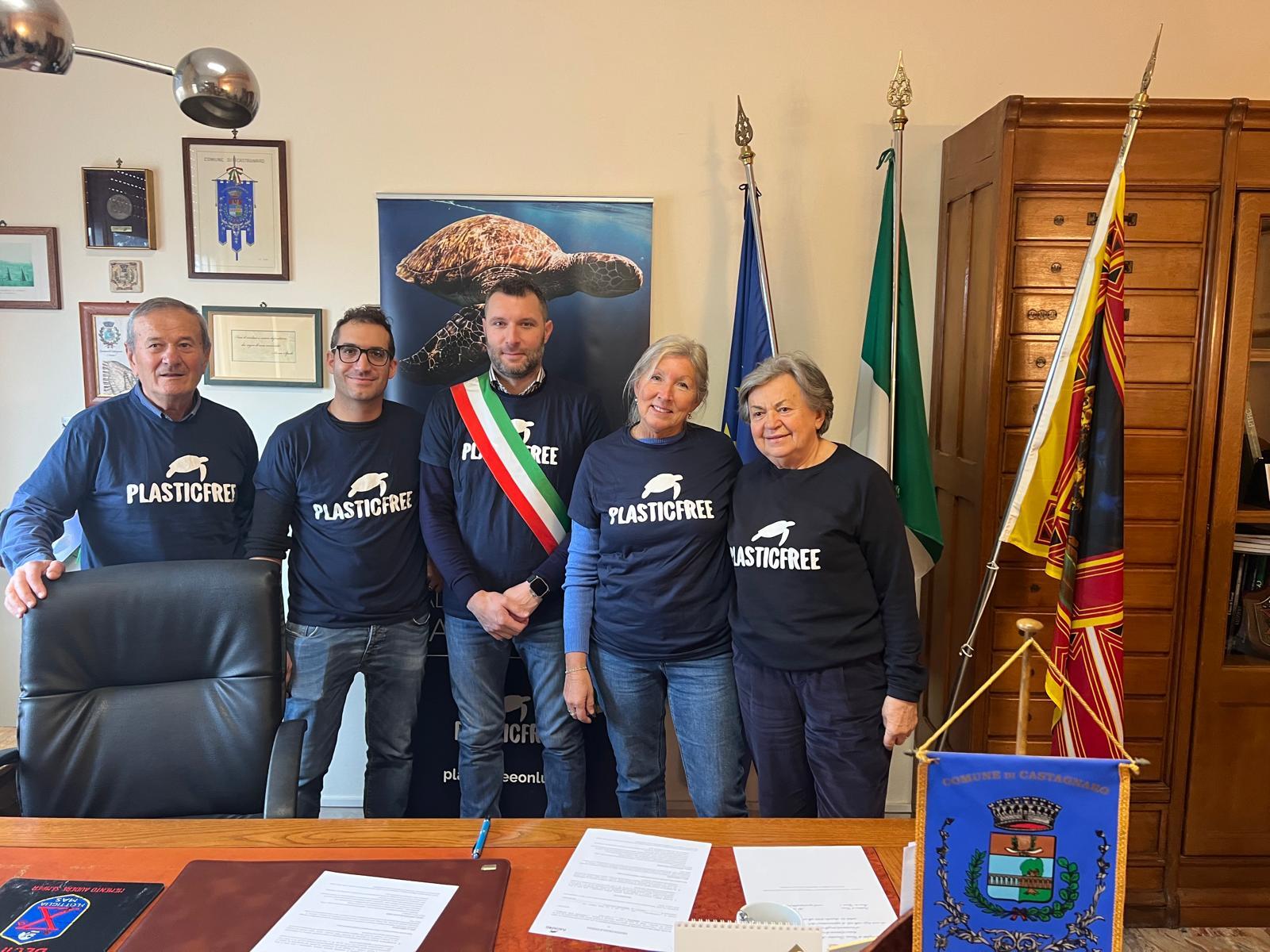 Castagnaro (VR) firma il protocollo Plastic Free: un impegno concreto per l’ambiente