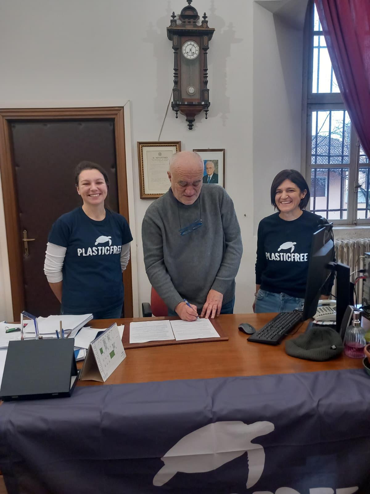 Cumiana (TO) firma il 49º protocollo Plastic Free in Piemonte: nuove sinergie per un futuro più sostenibile