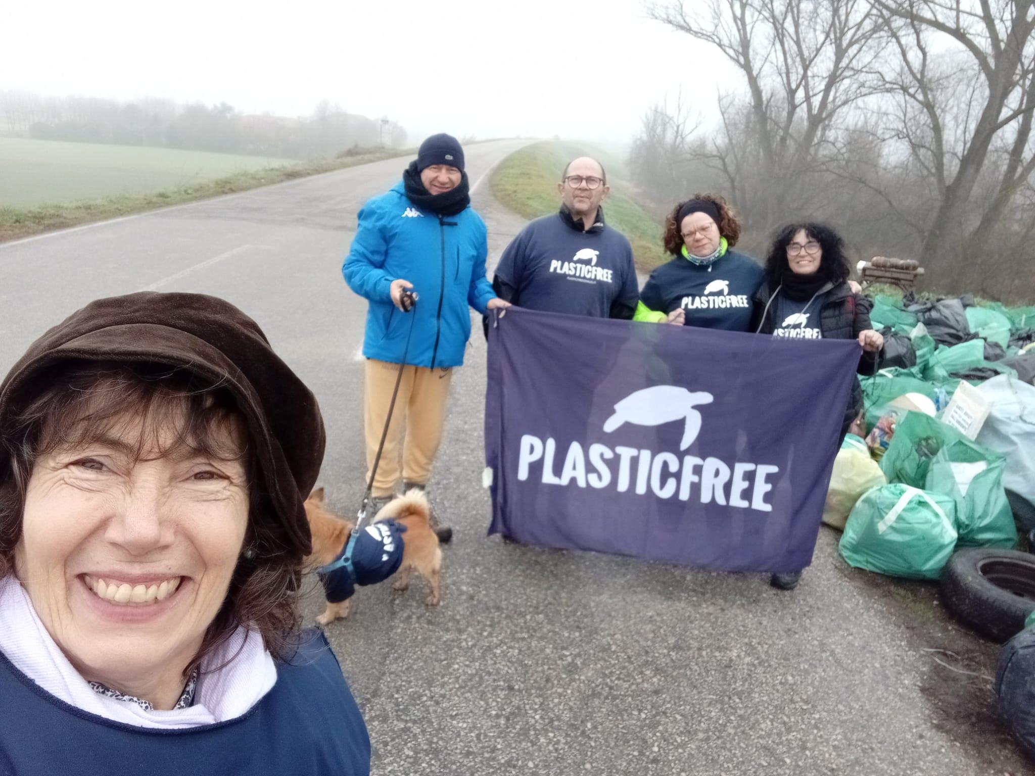 Guarda Veneta-Crespino (RO): La nebbia non ferma i volontari Plastic Free