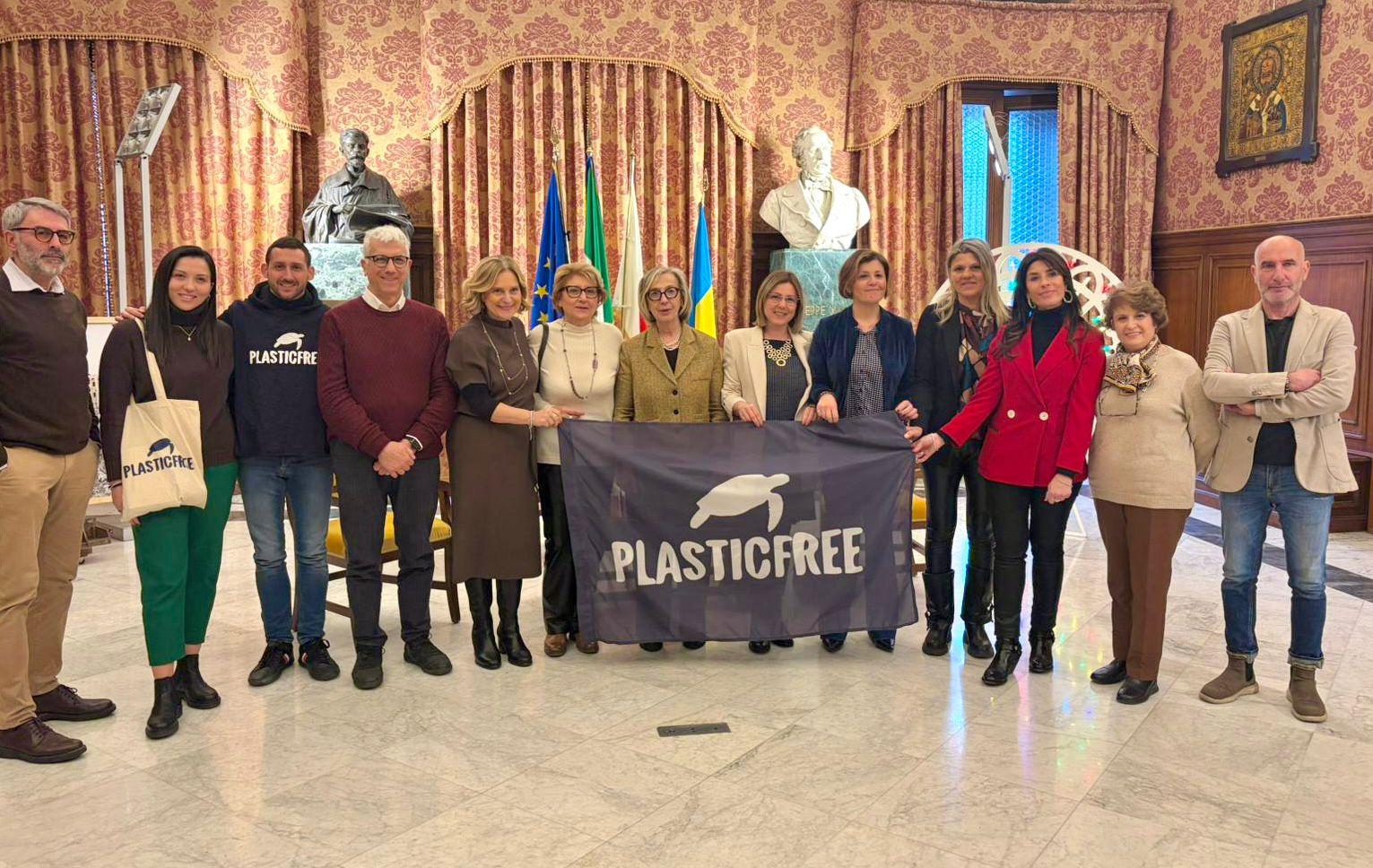 A Bari parte un nuovo progetto mensile di clean up con Plastic Free e The Custodians