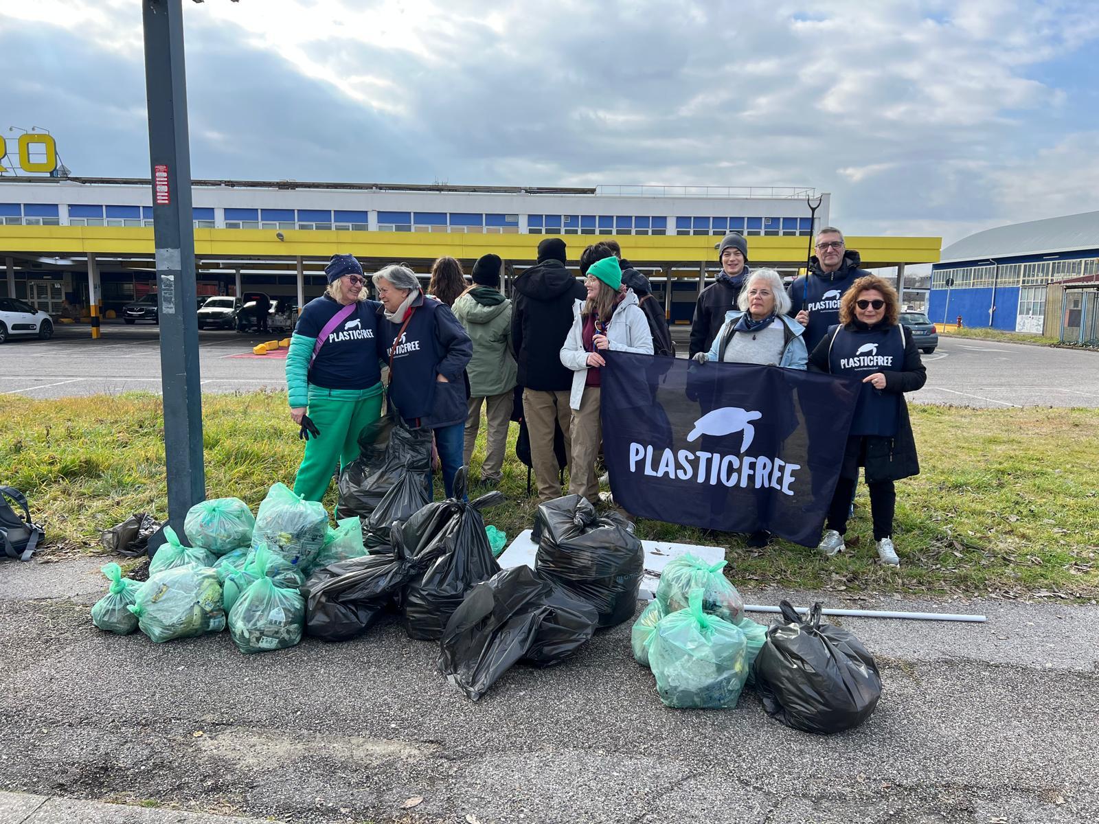 Scout e volontari insieme per l’ambiente: azione Plastic Free nella zona industriale di Verona