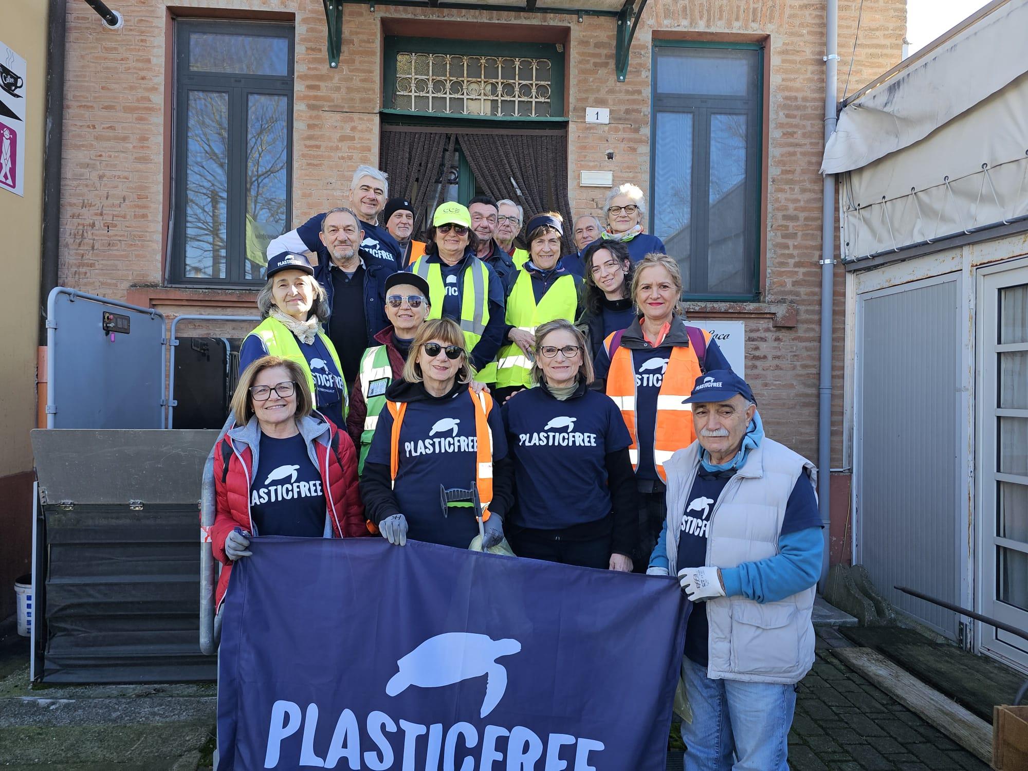 Oltre 200 kg di plastica e rifiuti rimossi da Plastic Free a Vigarano Mainarda (FE)