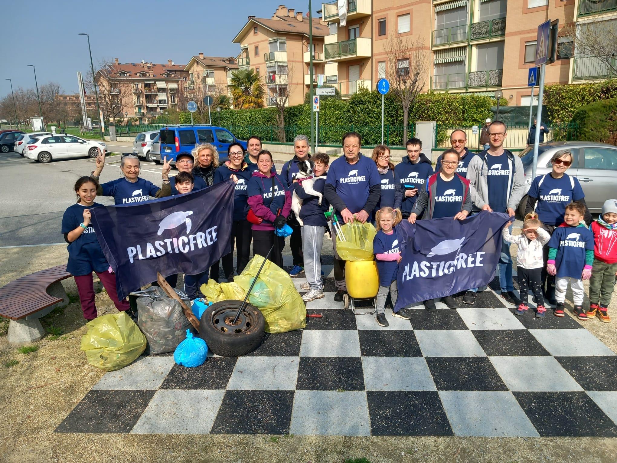 Plastic Free a Pasta di Rivalta (TO): bambini e genitori insieme per ripulire i giardinetti del quartiere