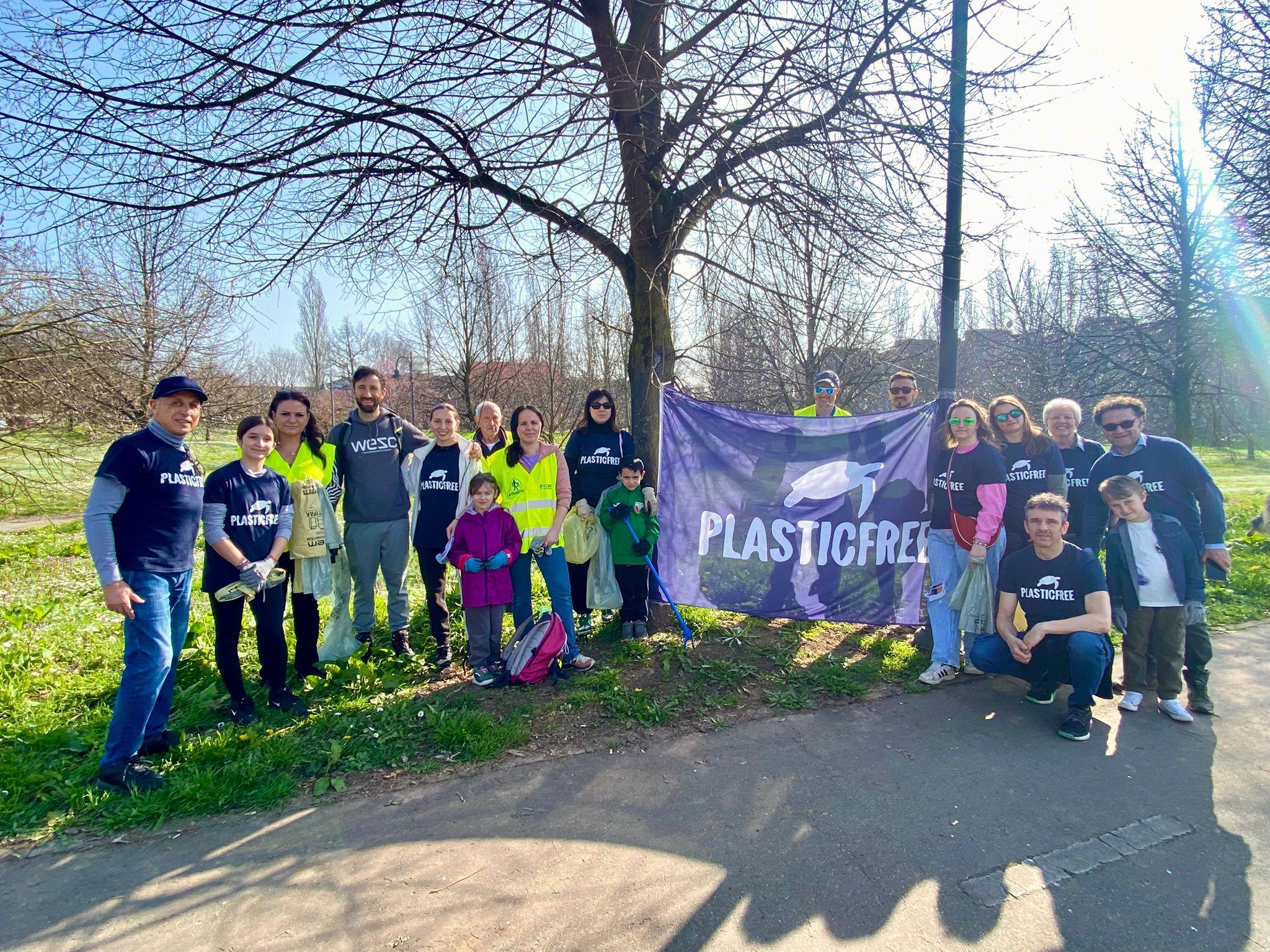 A Cassina de’ Pecchi (MI) rimossi 160 kg di plastica e rifiuti dai volontari Plastic Free