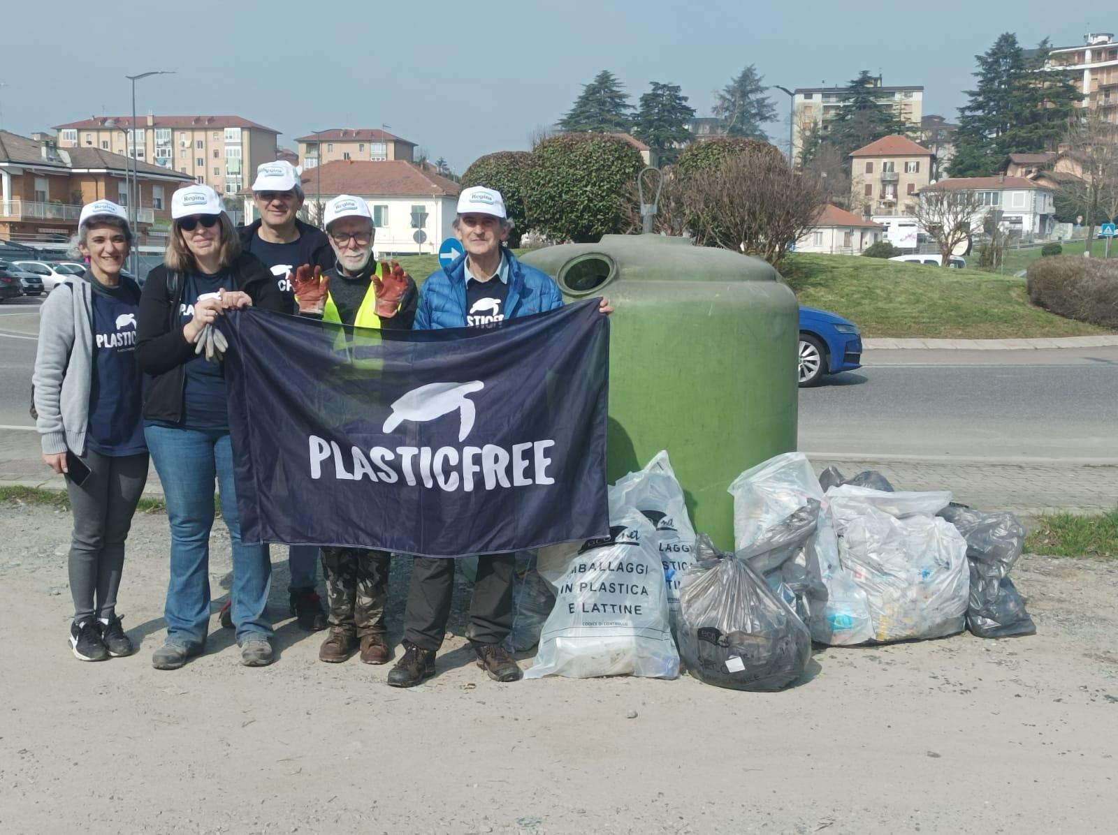 Plastic Free a Ovada (AL): volontari in azione, raccolti 200 kg di rifiuti