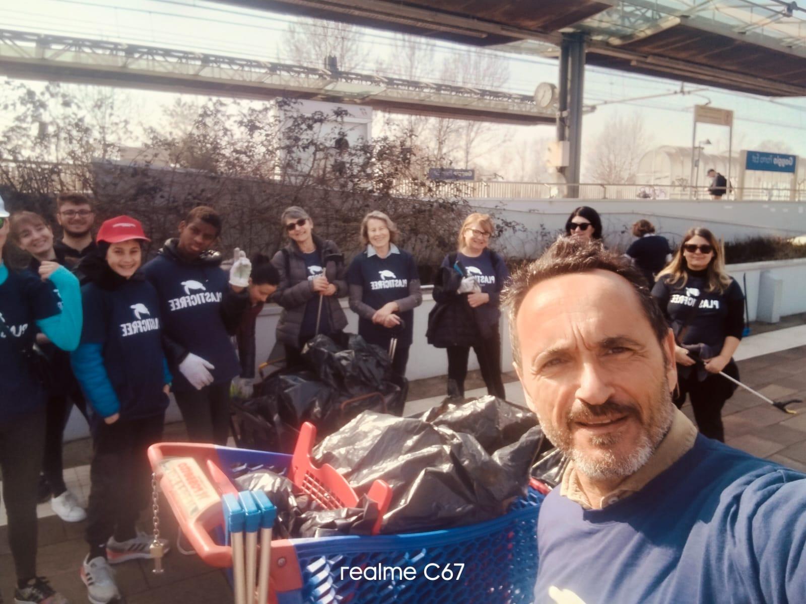 A Marcon (VE) i volontari Plastic Free restituiscono decoro all’area di Gaggio Porta Est