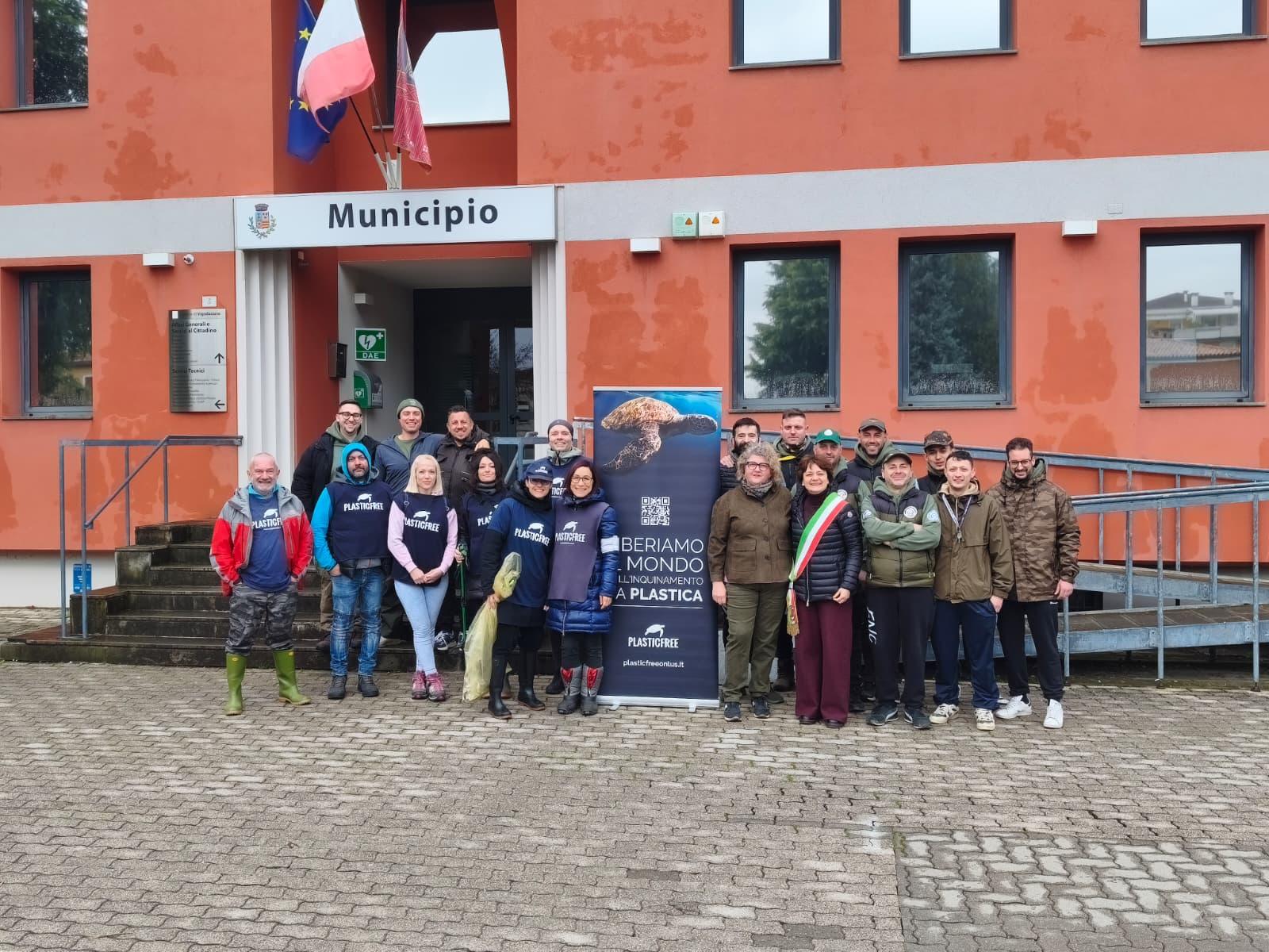 Volontari Plastic Free in azione tra Limena e Vigodarzere (PD) per la pulizia dei sentieri del Brenta