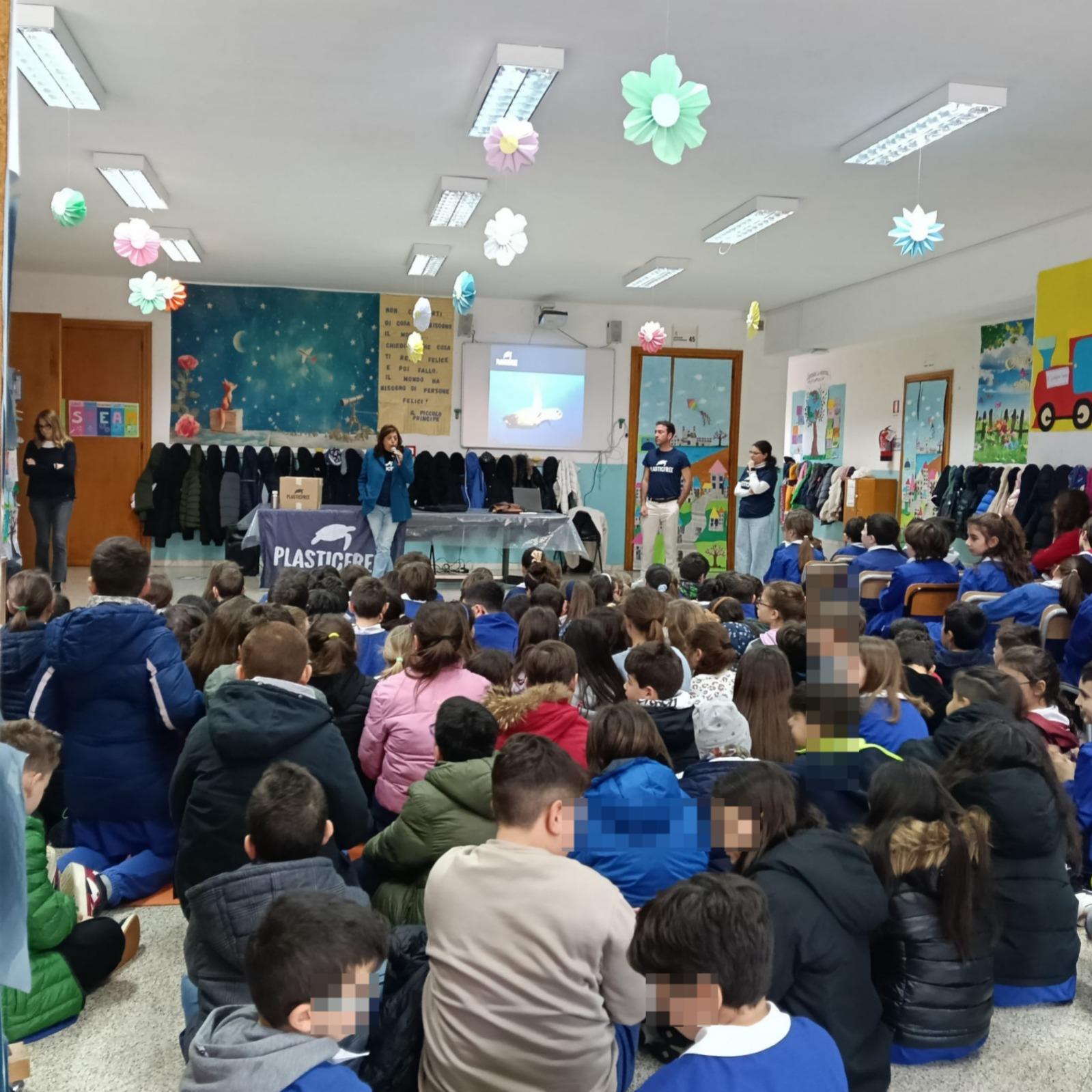 Plastic Free incontra 200 studenti a Molfetta (BA): Sensibilizzazione alla scuola primaria Scardigno