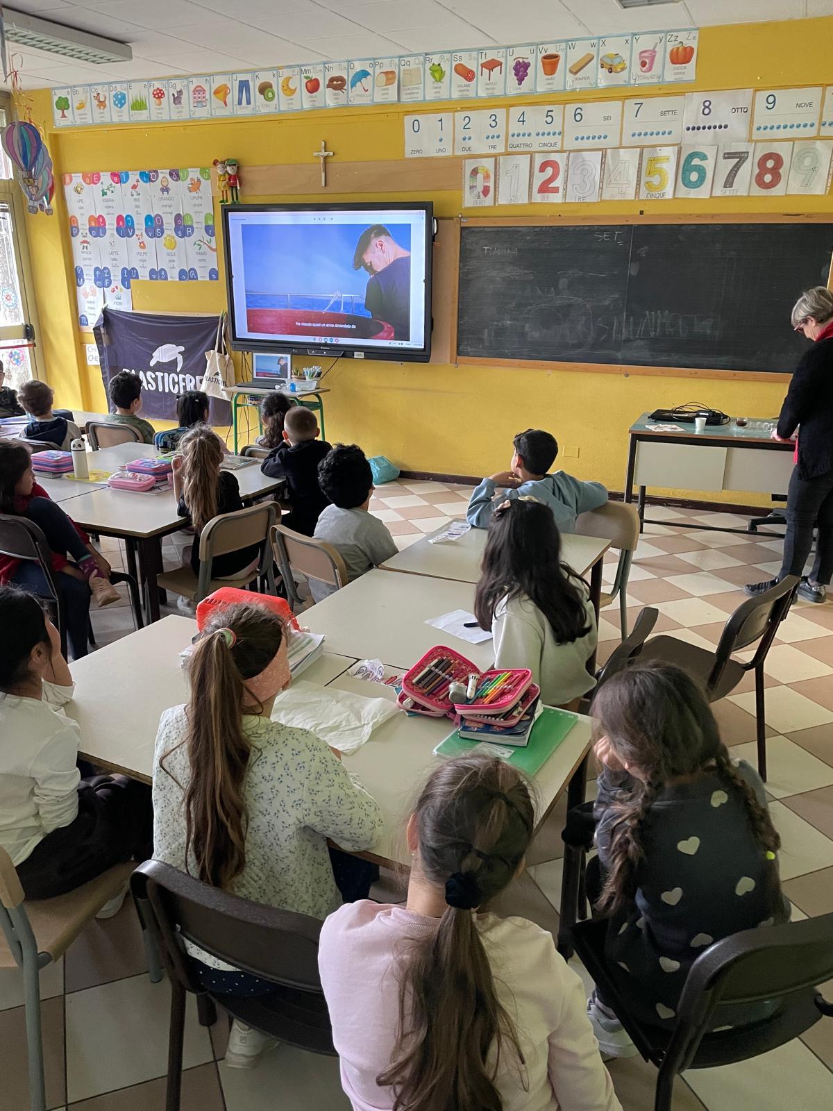 Super eroi green contro la plastica a Cologno Monzese (MI) con Plastic Free Onlus