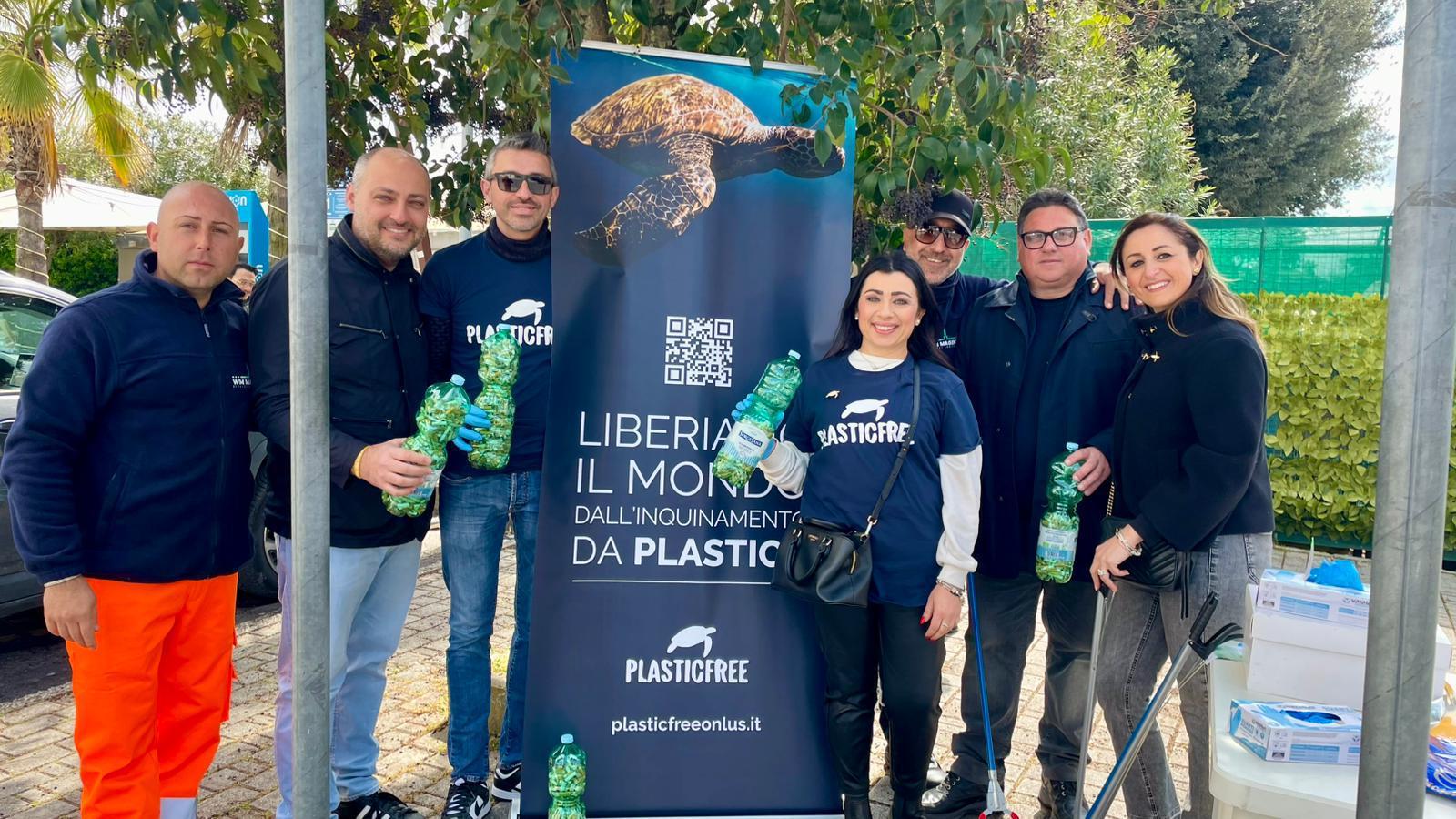 Liberata da 10 kg di mozziconi Lusciano (CE): volontari in campo per il decoro urbano