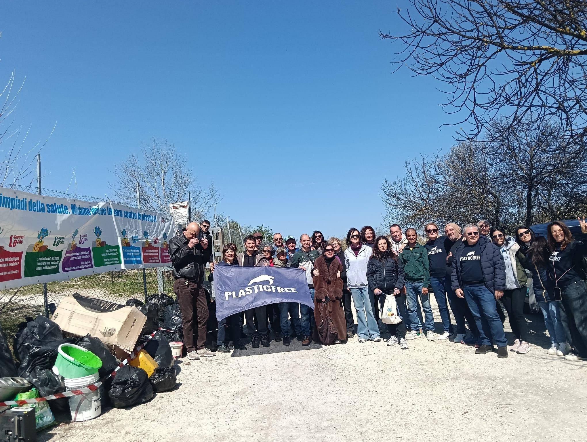 Clean up e visita all’Orto Botanico: Plastic Free e Seconda Chance insieme per l’ambiente a Viterbo