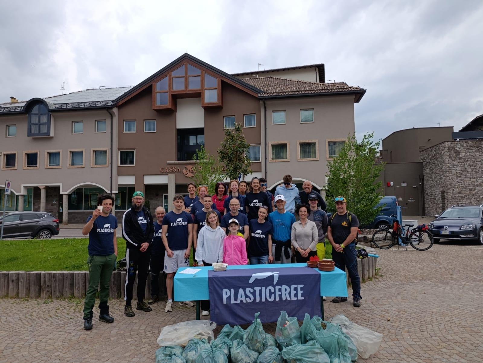 A Tesero (TN) il primo cleanup Plastic Free coinvolge cittadini e amministrazione: già programmato un nuovo evento