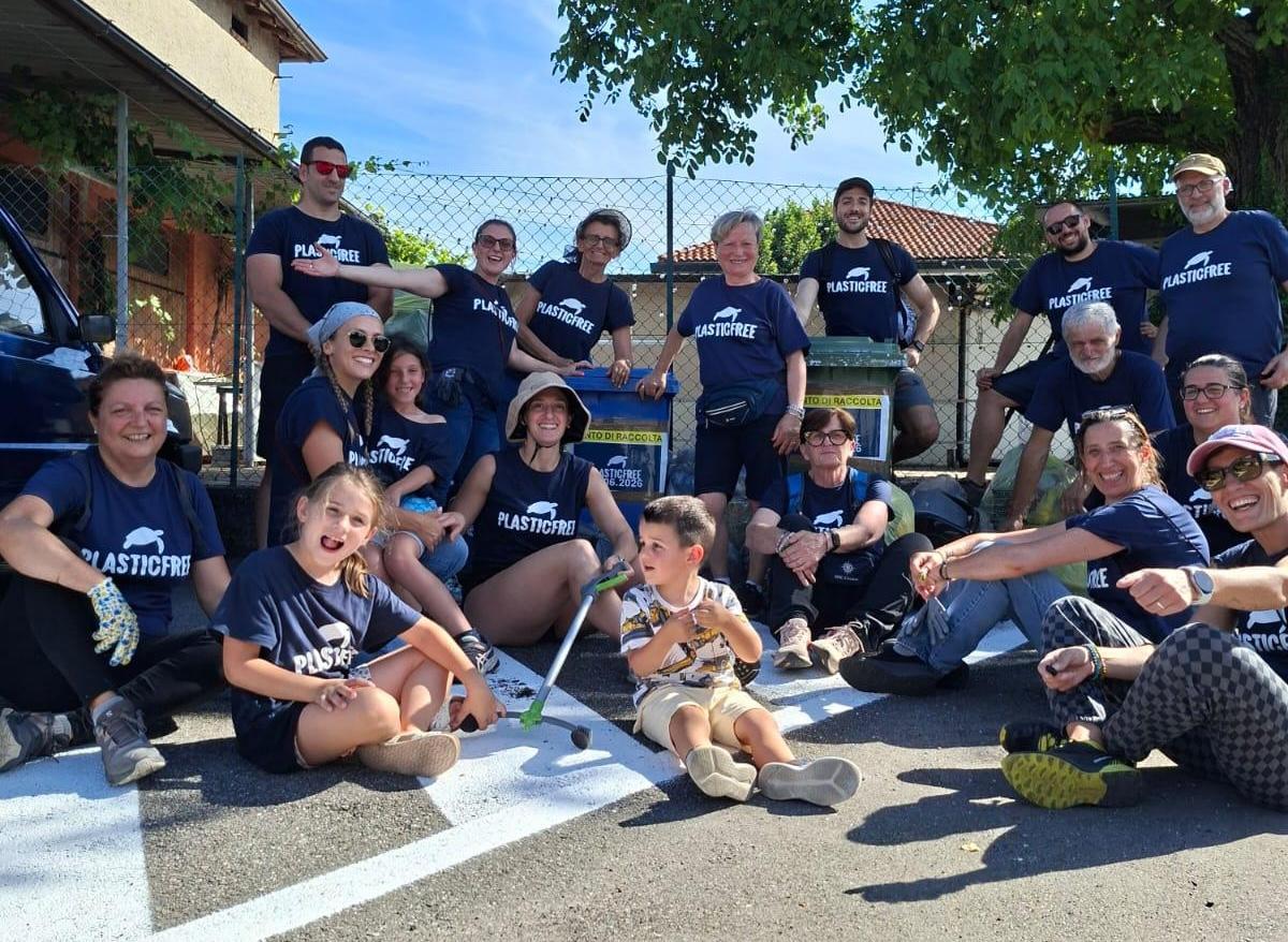 Brebbia (VA), Plastic Free rimuove 280 kg di rifiuti tra vie del paese e boschi