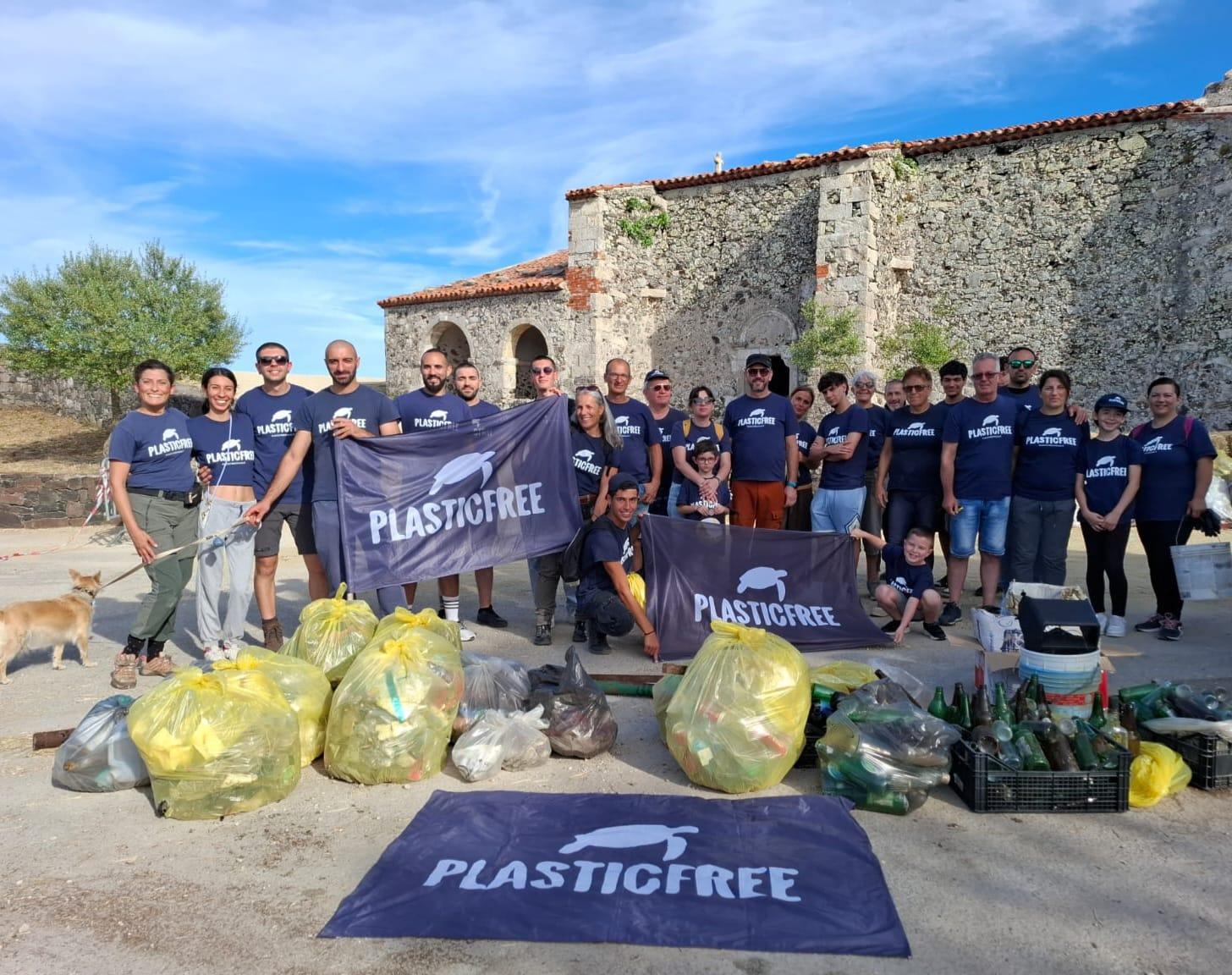 Osilo (SS), Plastic Free sul colle di Sant’Antonio: 28 volontari rimuovono circa 200 kg di rifiuti