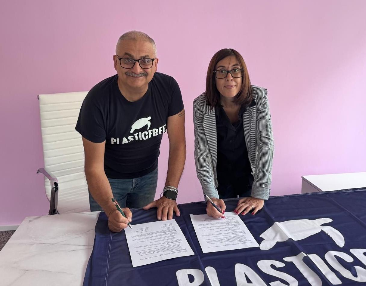 Lettere (NA) firma il protocollo con Plastic Free: al via il percorso per diventare Comune Plastic Free