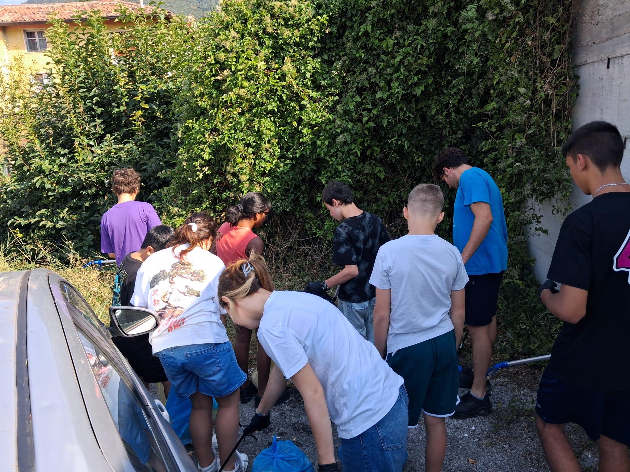 Estate, Grest e ambiente a Caprino Veronese (VR): Plastic Free coinvolge i ragazzi e ripulisce il parcheggio