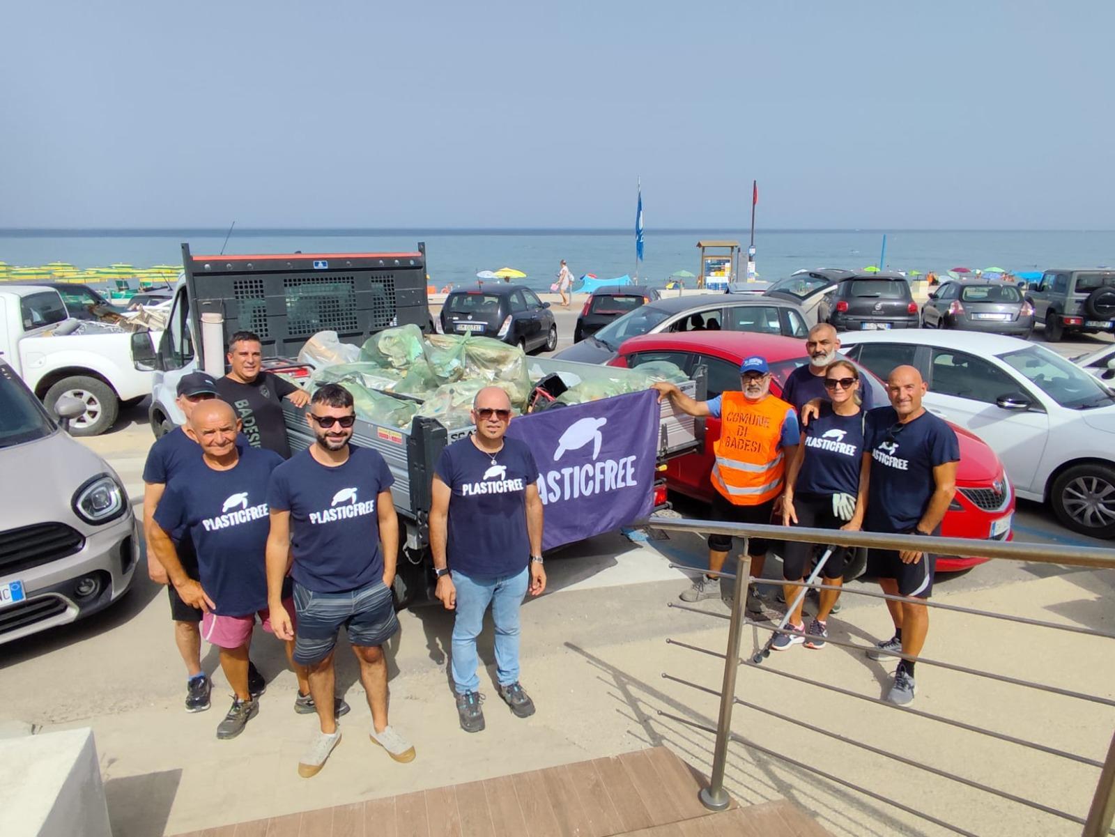 Caldo e rifiuti non fermano Plastic Free: a Badesi (OT) raccolti 500 kg in una mattinata