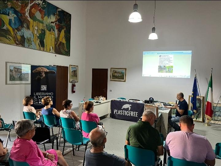 Acqua pubblica e meno plastica: a Sini (OR) Plastic Free incontra cittadini e amministrazione