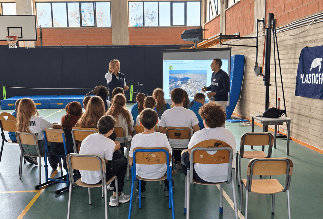 A Casalnuovo di Napoli (NA) l’ambiente entra in classe: Plastic Free incontra 20 alunni