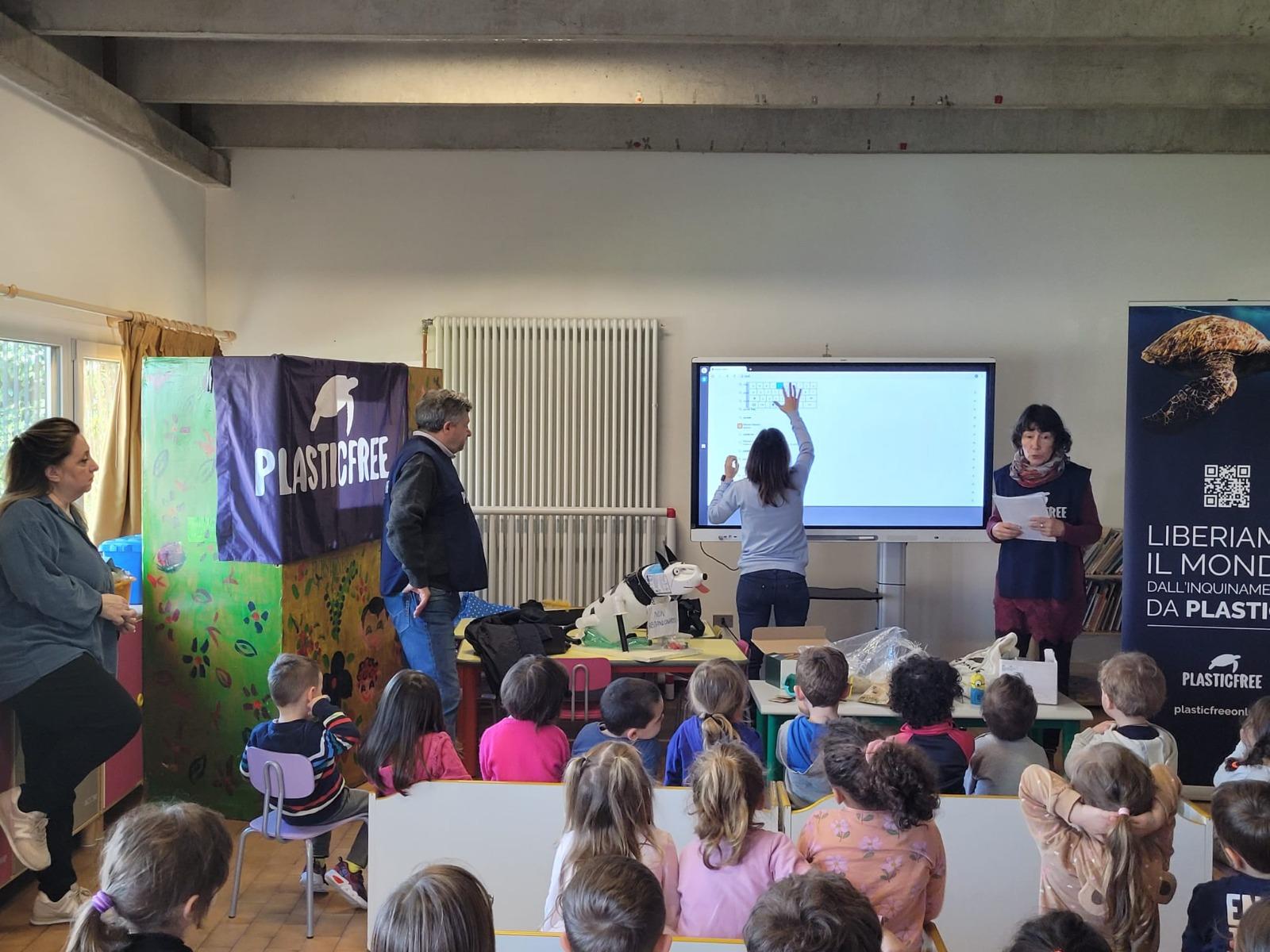 Un aprile di intensa sensibilizzazione nelle scuole di Rovigo per i volontari di Plastic Free Onlus
