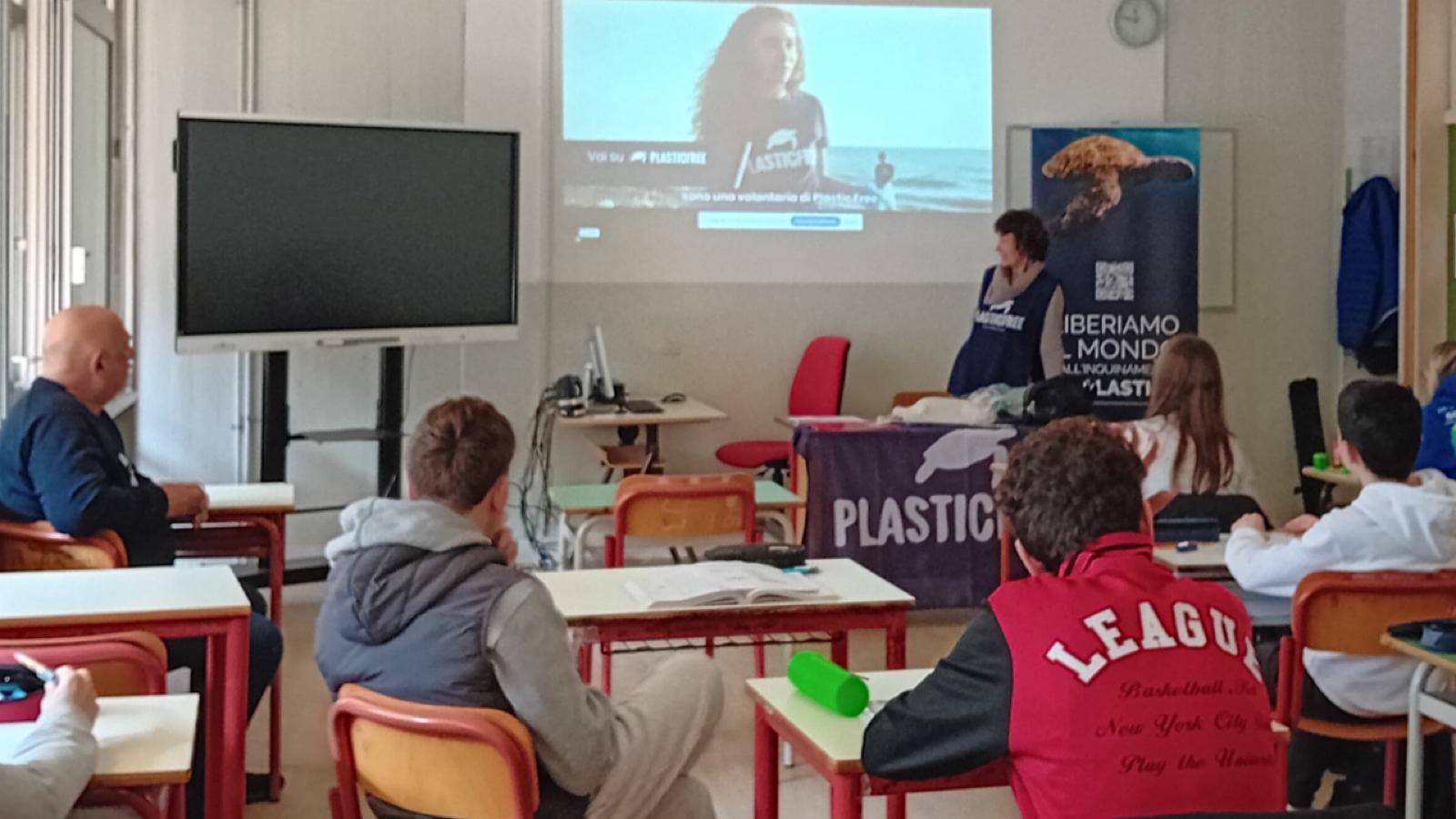Il futuro è nelle loro mani: in tre incontri ravvicinati Plastic Free sensibilizza 82 studenti dell’IIS “Viola -Marchesini” di Rovigo