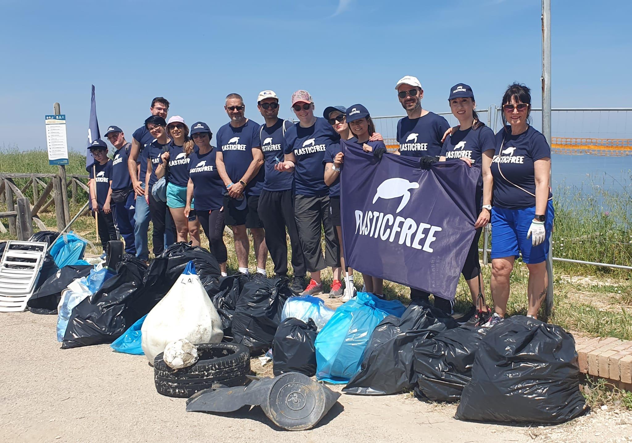 Vasto (CH): Volontari Plastic Free e detenuti Seconda Chance uniti per tutelare la Riserva di Punta Aderci e ripulire la spiaggia dei Libertini