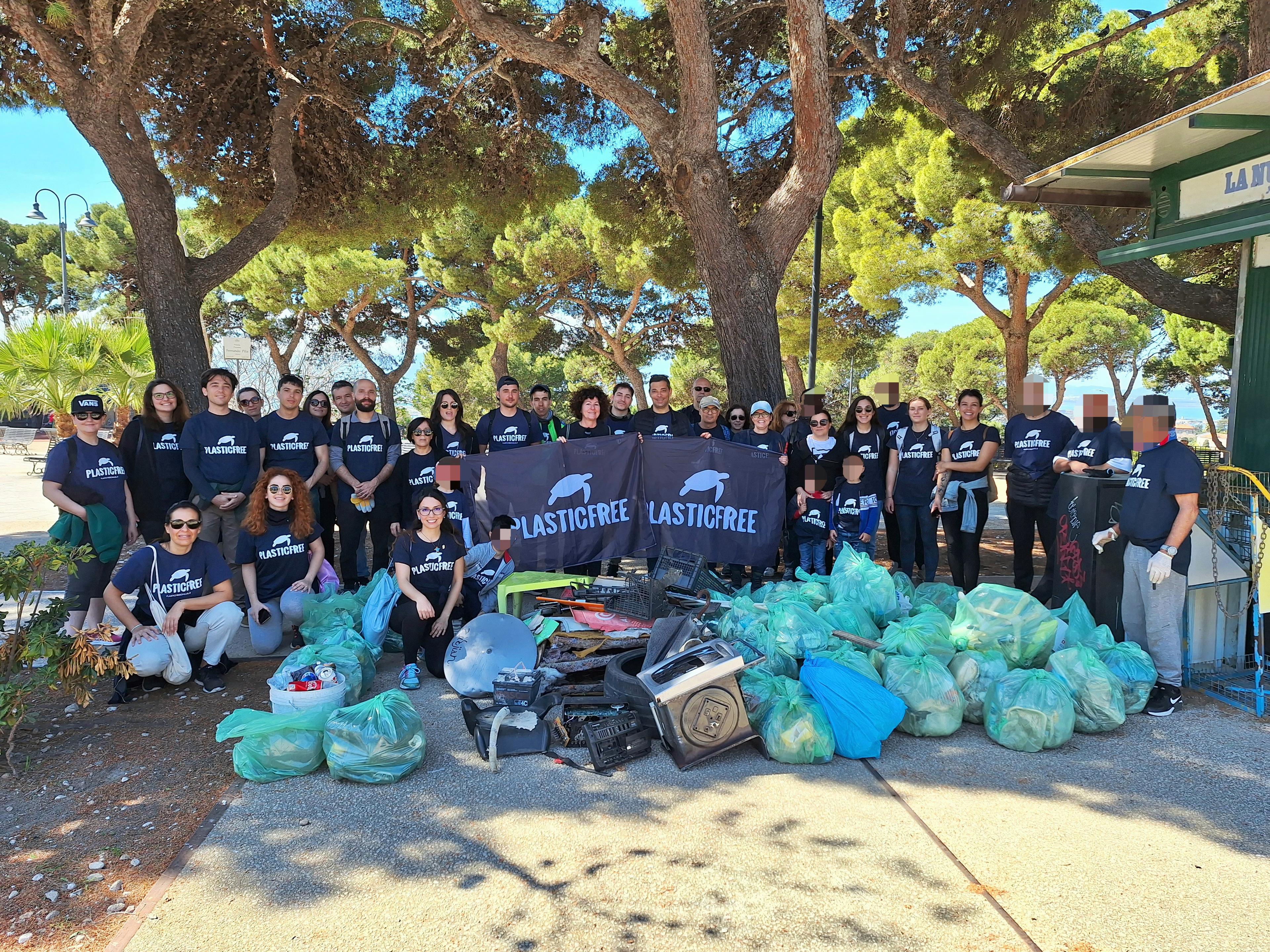 Spiagge libere da 4.000 kg di plastica e rifiuti insieme ai detenuti e Seconda Chance
