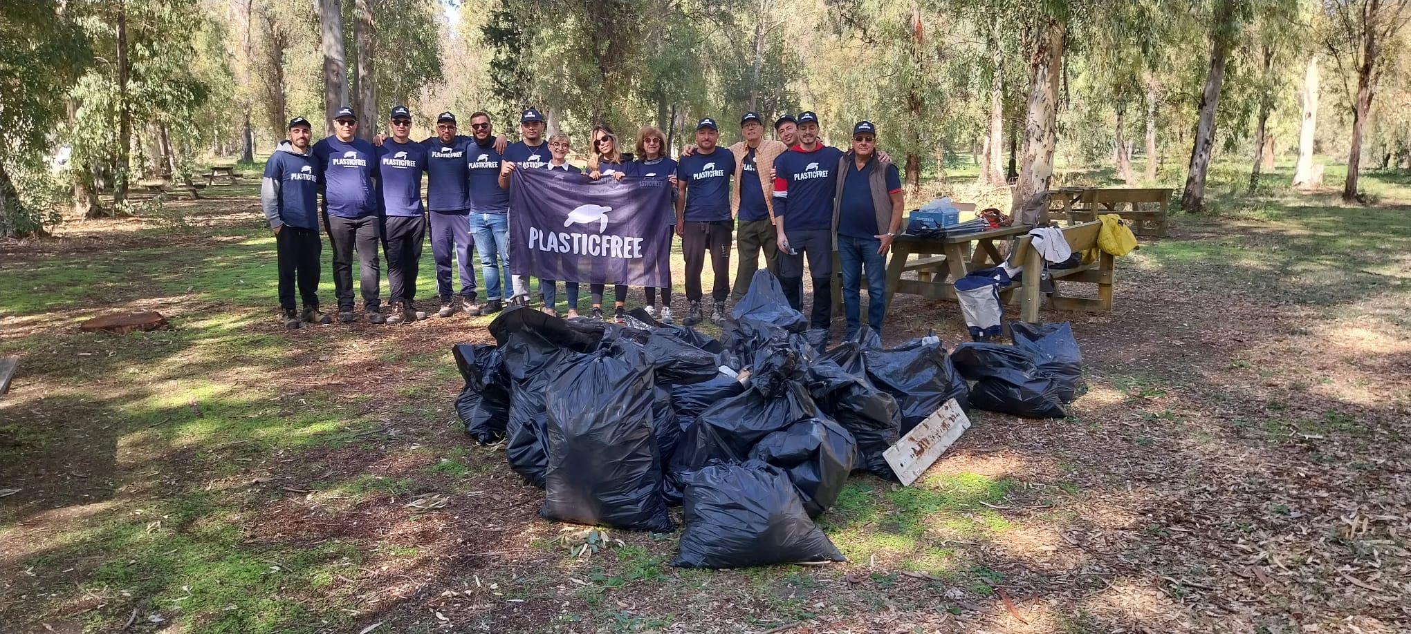Enel e Plastic Free insieme per il Bosco Incoronata di Foggia: rimossi 280 kg di rifiuti in tre ore