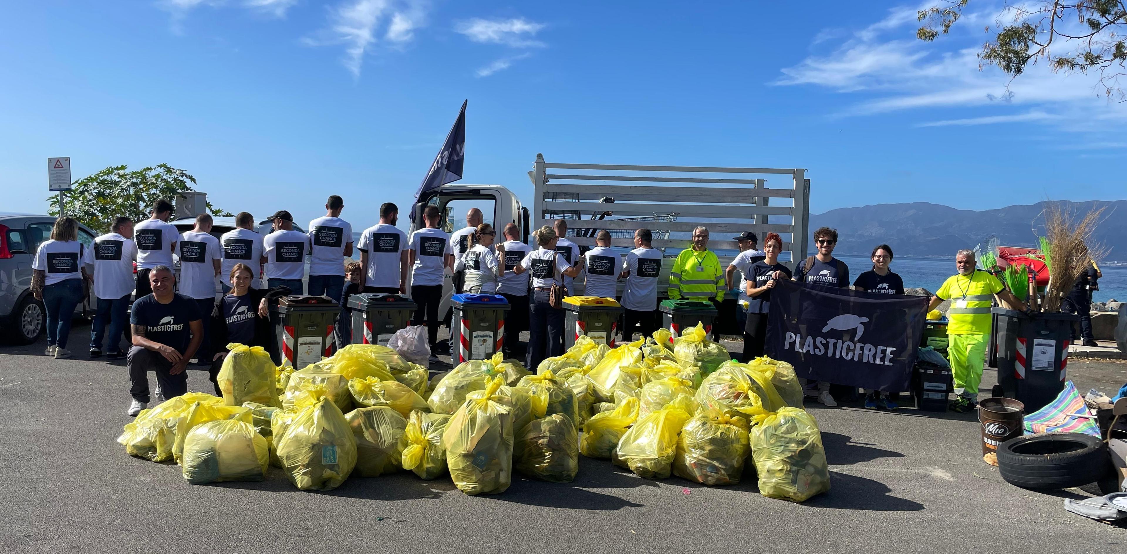 Oltre 100 detenuti in azione con i volontari Plastic Free rimuovono 6 tonnellate di rifiuti in 13 città