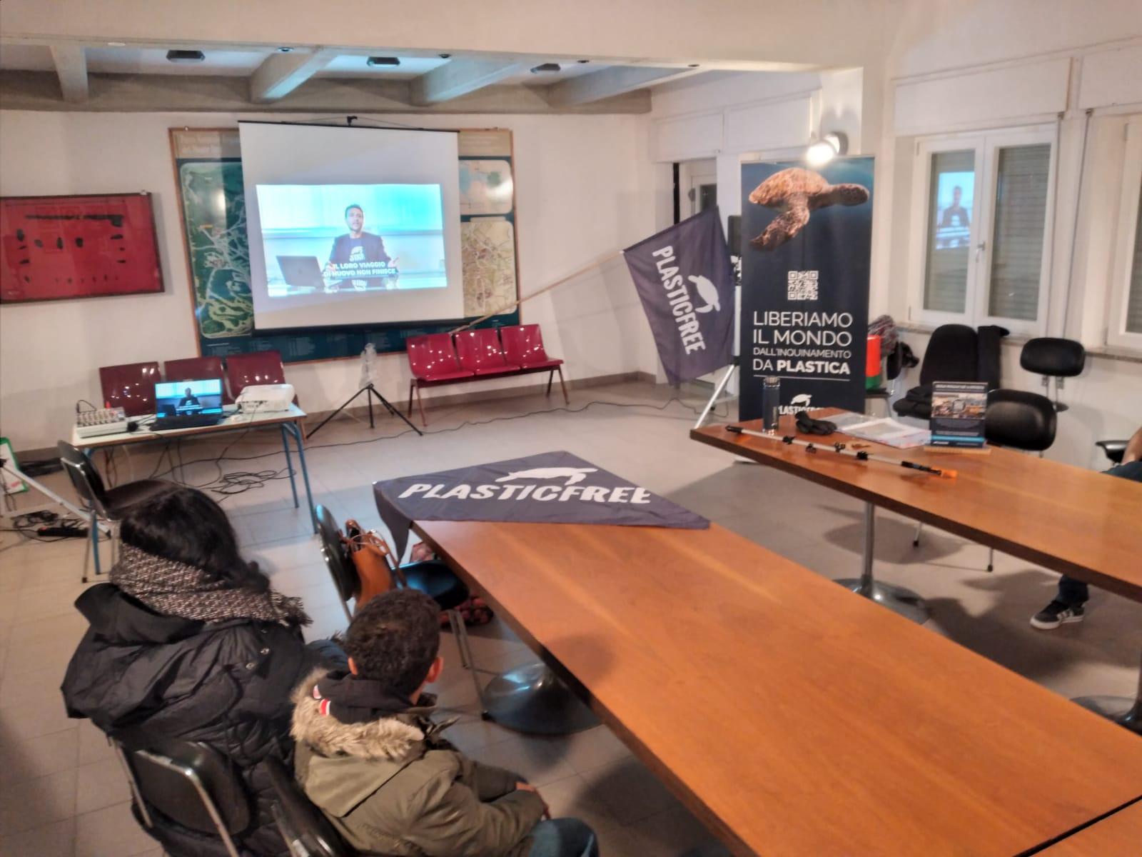 A Pau (OR) si parla di futuro: incontro con Plastic Free per un territorio libero dalla plastica