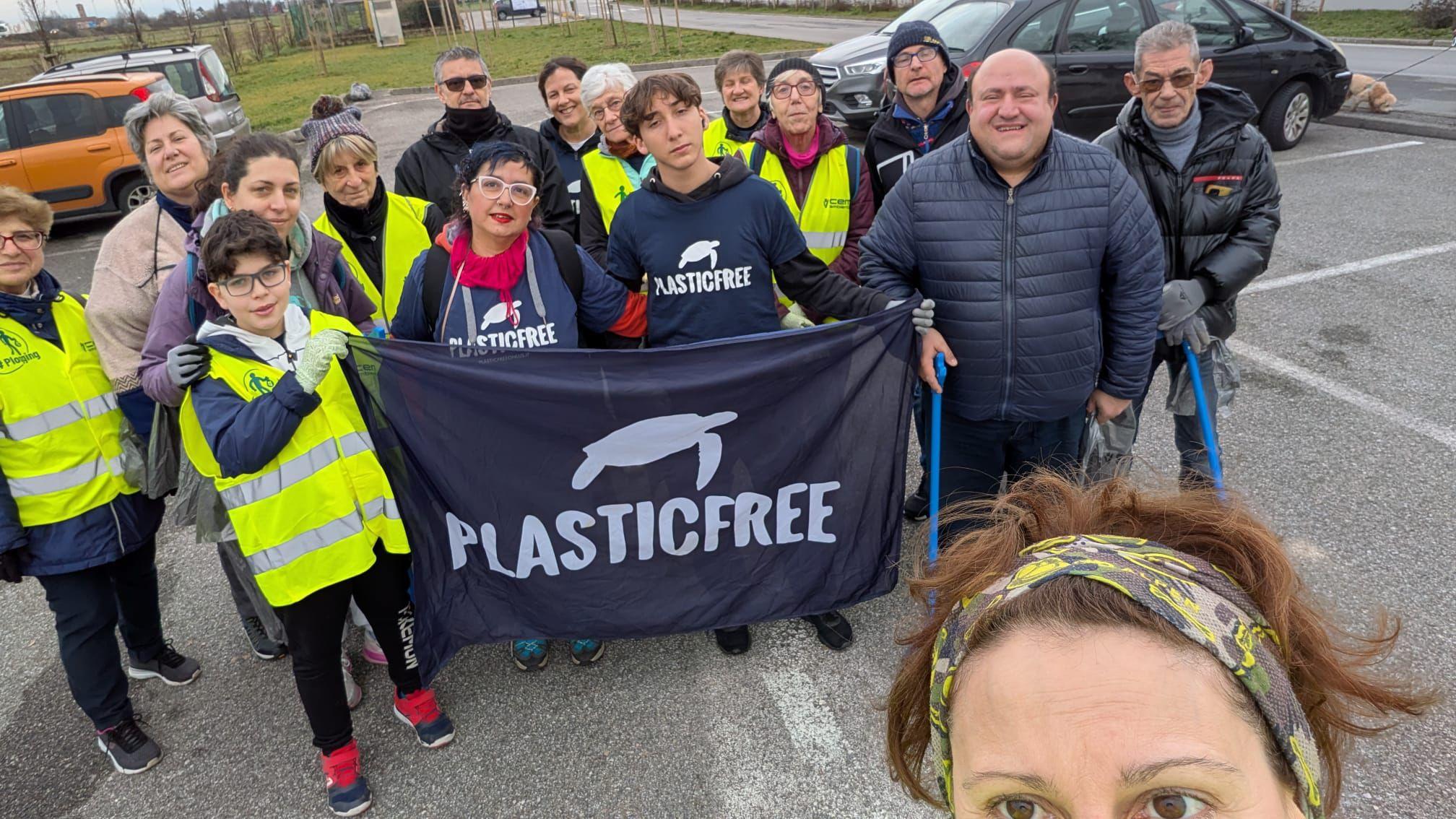 L’impegno dei volontari Plastic Free a Cambiago (MI): rimossi in poche ore 250 kg di rifiuti